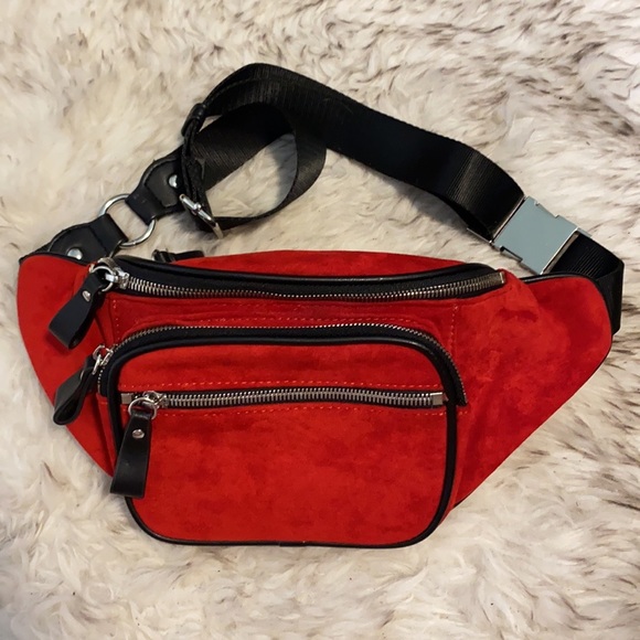 NWOT Beautiful Red Velvet Fanny Pack Sling Bag Purse Hip Zip Up Many Pockets - Picture 9 of 9